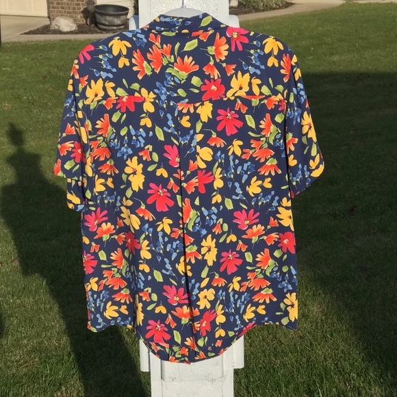 Women’s Short Sleeve Button Down Floral Top - Picture 2 of 16
